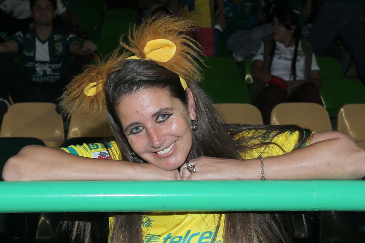 El colorido de la afición en la Jornada 15