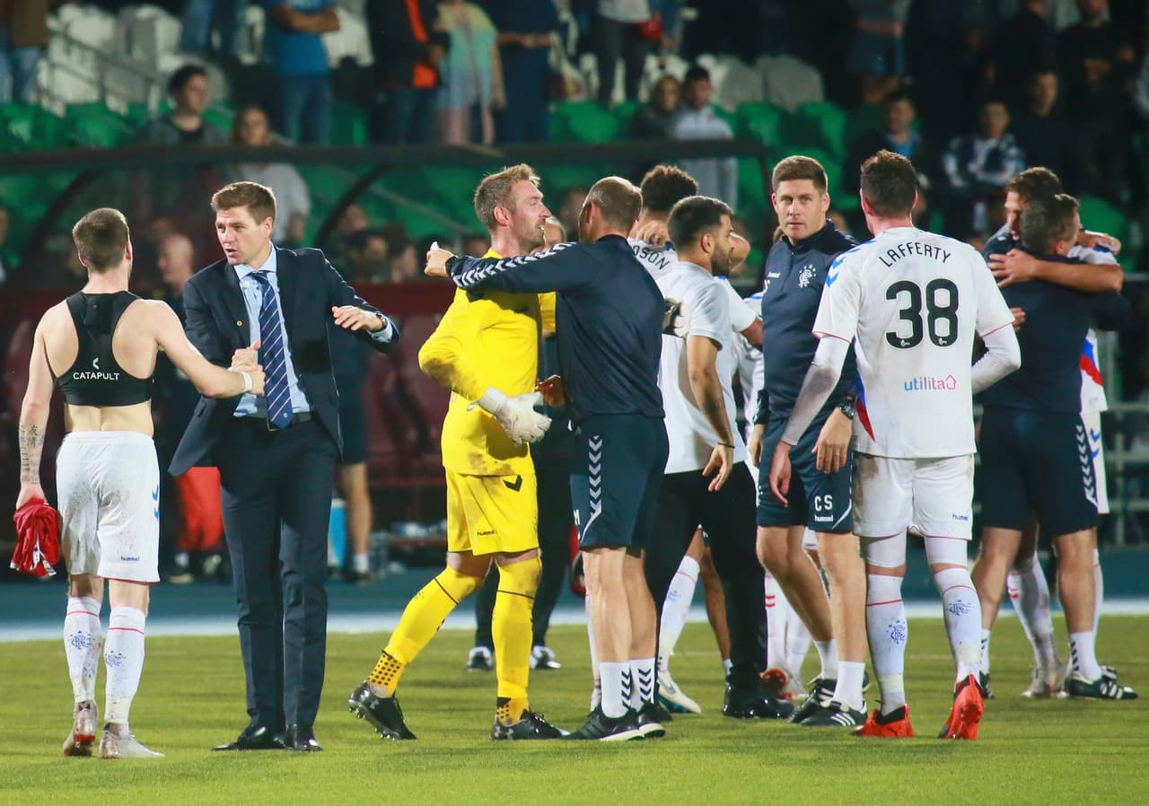 Rangers igualó 1-1 en su visita al FC Ufa y con el marcador 2-1 en la serie se ganó un lugar en la fase de grupos del torneo.