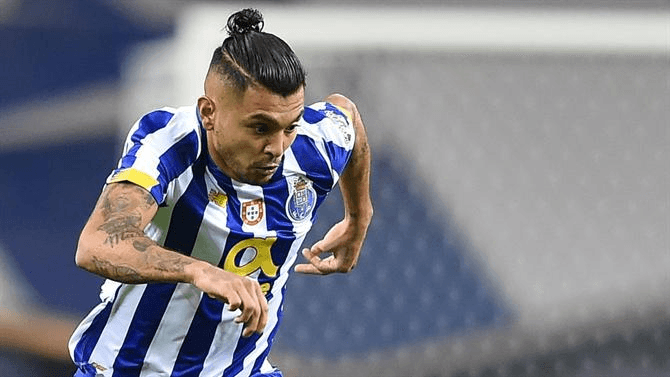 'Tecatito' Corona tiene posibilidades de jugar contra Juventus