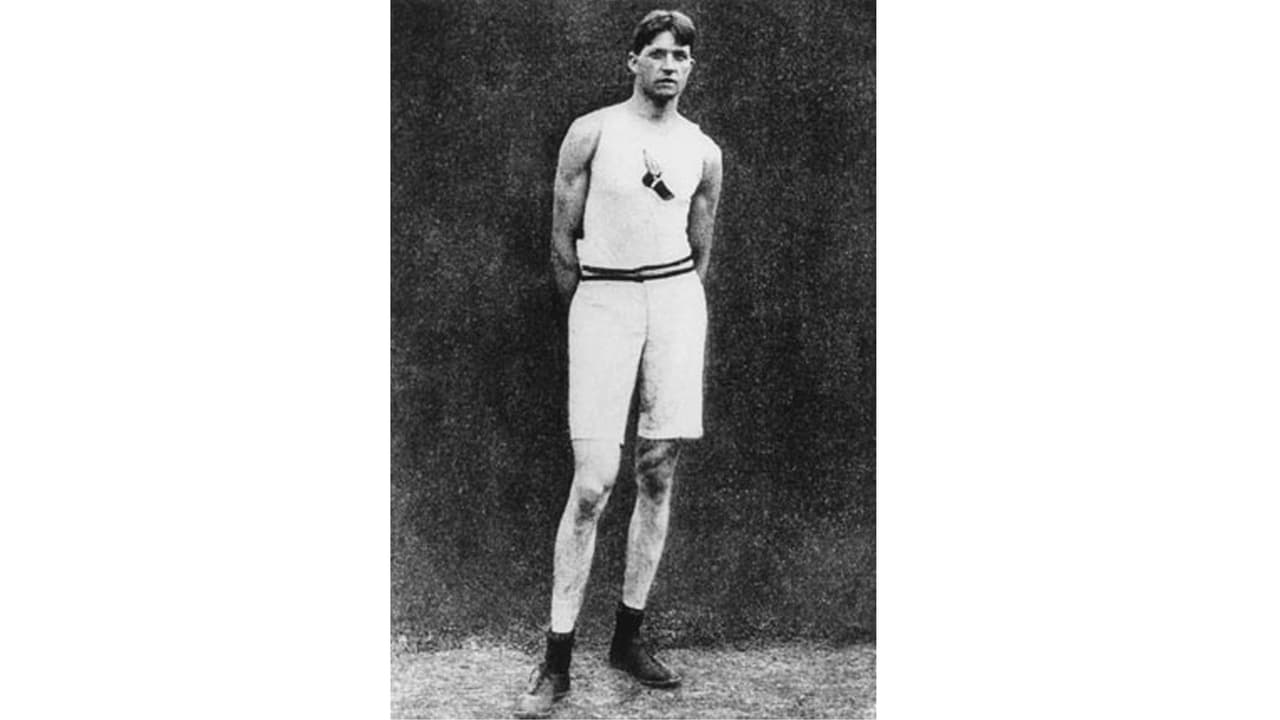 <b>Ray Ewry, Estados Unidos (1873-1937). Atletismo. </b>Gano 8 medallas de Oro en juegos olímpicos. En los juegos de París 1900 consiguió tres medallas de oro en salto de altura, de longitud y triple salto. Esto lo repitió en los juegos de Saint Louis 1904. En Londres 1908, ya con 35 años, fue campeón olímpico en salto de altura y de longitud.
<br>