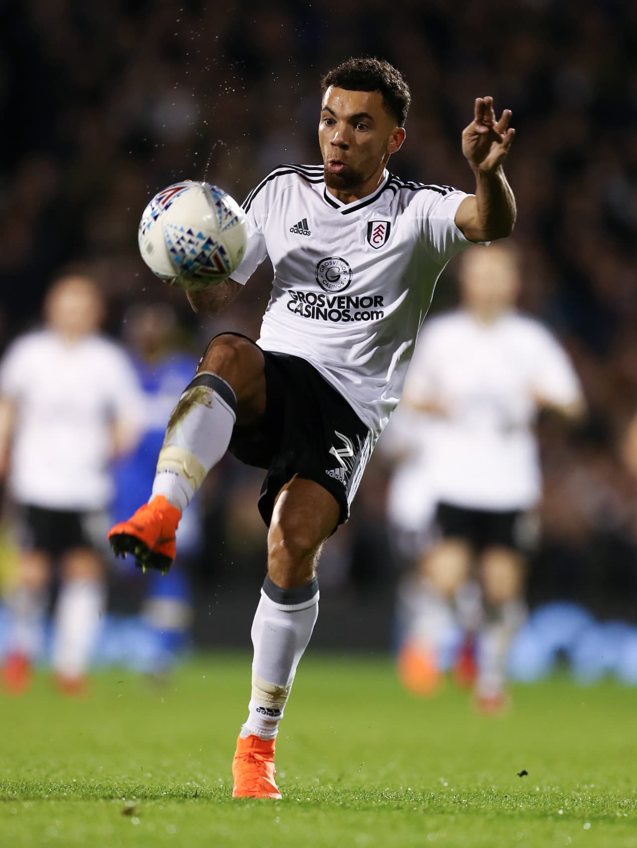 El joven lateral Ryan Fredericks, quien juega para el Fulham, podría ser un refuerzo del Arsenal para la próxima temporada.