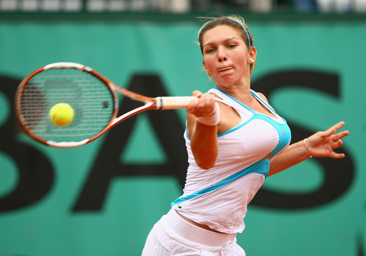 La rumana Simona Halep es la número uno del mundo y en Roland Garros hace respetar ese lugar, pero en su camino tuvo la decisión de realizarse una reducción de busto para mejorar su juego.