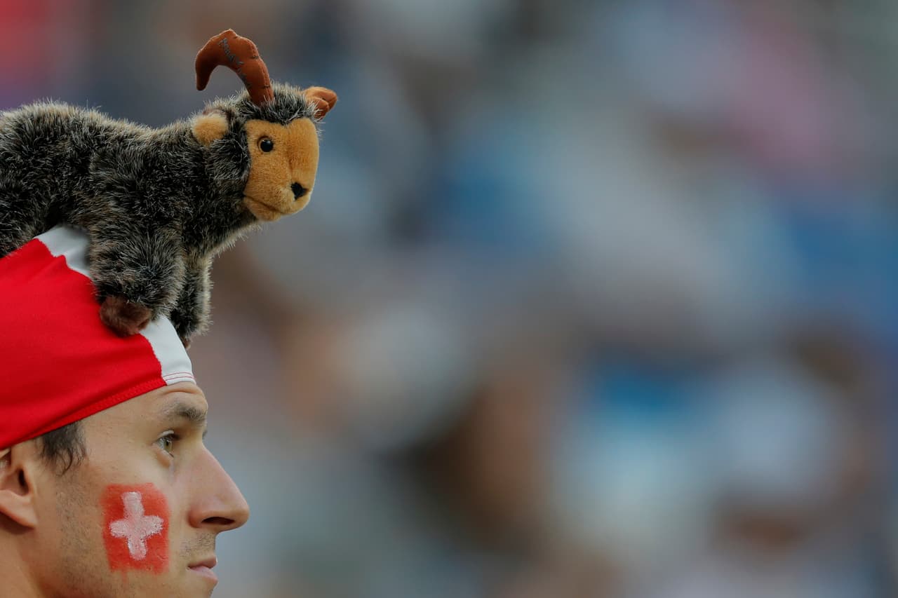 Fanáticos suizos y costarricenses llegaron a abarrotar el estadio Nizhny Novgorod para despedir a sus selecciones en la primera fase. Los ticos se van a casa, los helvéticos a la segunda ronda.
