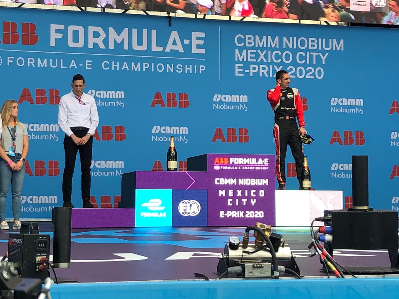 Con el último voltio de su batería arrebató la bandera de cuadros en el Autódromo Hermanos Rodríguez.