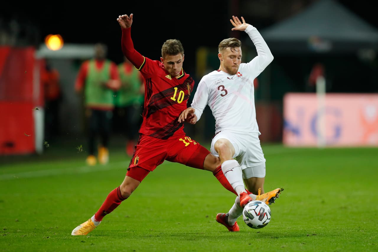 Bélgica se impone a Suiza 2-1 en partido amistoso. Sin los titulares Hazard, Lukaku, De Bruyne y Courtois, Batshuayi marcó un doblete para remontar el partido. Para los suizos, Mehmedi aprovechó regalo de los belgas e hizo el único tanto para su escuadra.