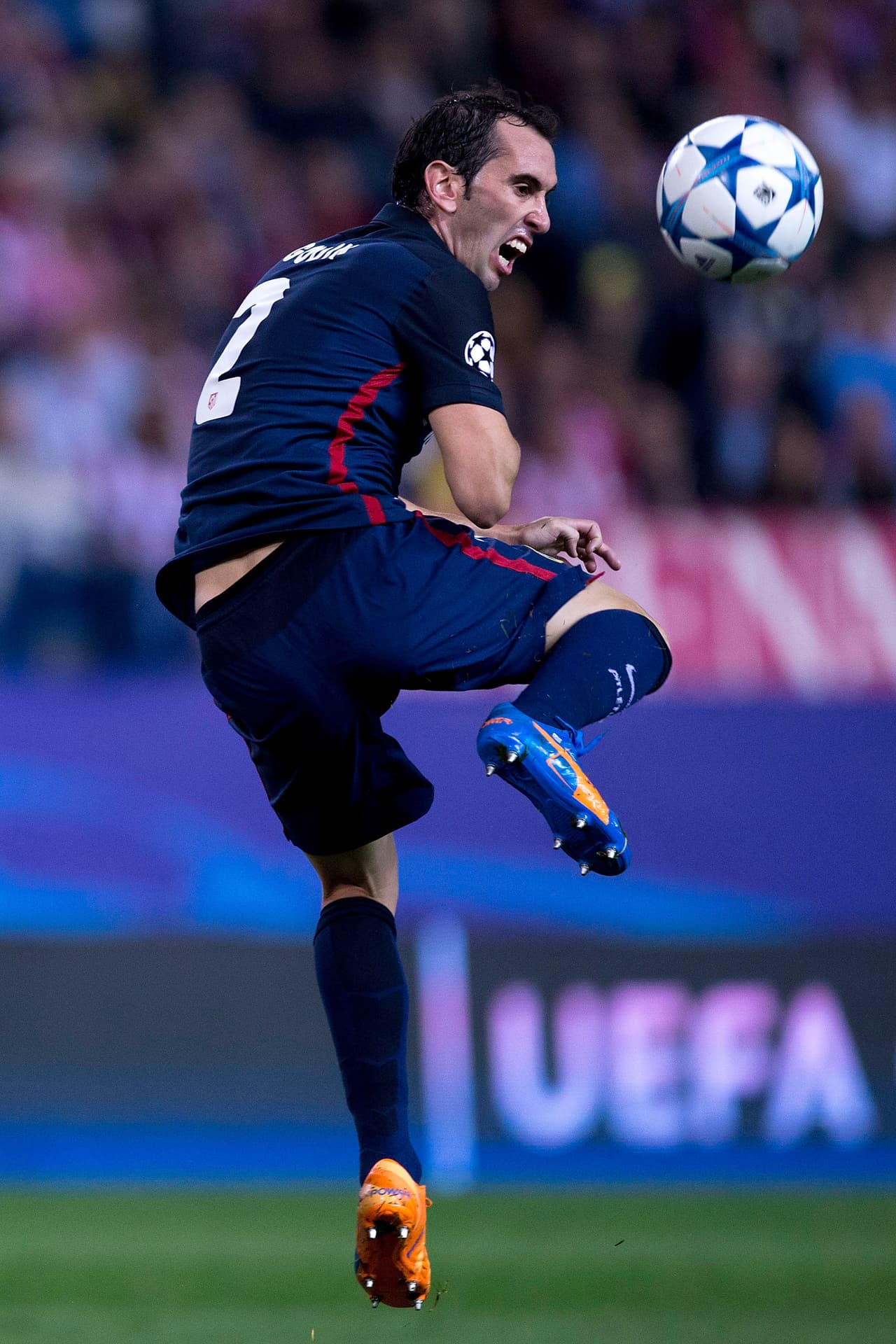 En la defensa también figuran centrales de gran categoría como Diego Godín quien sigue siendo un estandarte y fue fundamental para que el Atlético de Madrid solo recibiera tres goles en seis partidos (todos del Benfica) y con ello terminara en la cima del Grupo C con 13 puntos.