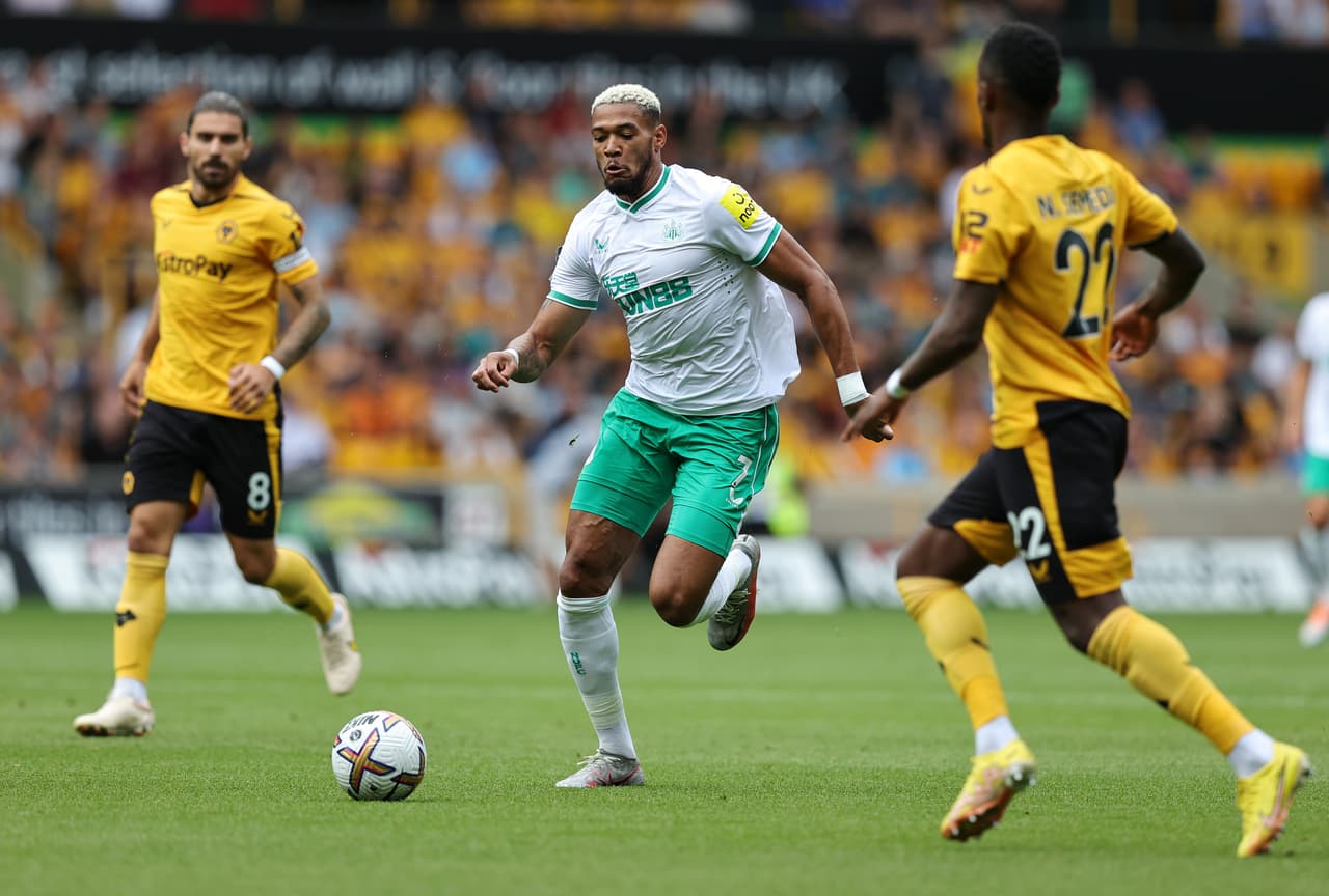 Ruben Neves adelantó a los Wolves con un golazo, pero Allan Saint-Maximin emparejó las acciones en la agonía con otro golazo. Raúl Jiménez marcó un gol, pero el VAR arruinó el festejo al anularlo.