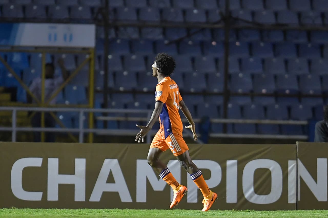 Pero Talles Magno enfriaba las cosas apenas iniciado el segundo tiempo con un frentazo muy mal defendido por Comunicaciones.