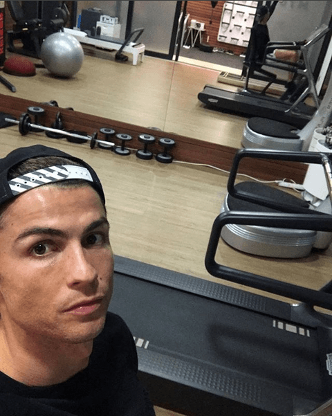 "Por muy larga que sea la tormenta, el sol siempre vuelve a brillar entre las nubes", publicó en su primer selfie de 2018, el 8 de enero desde su gimnasio.