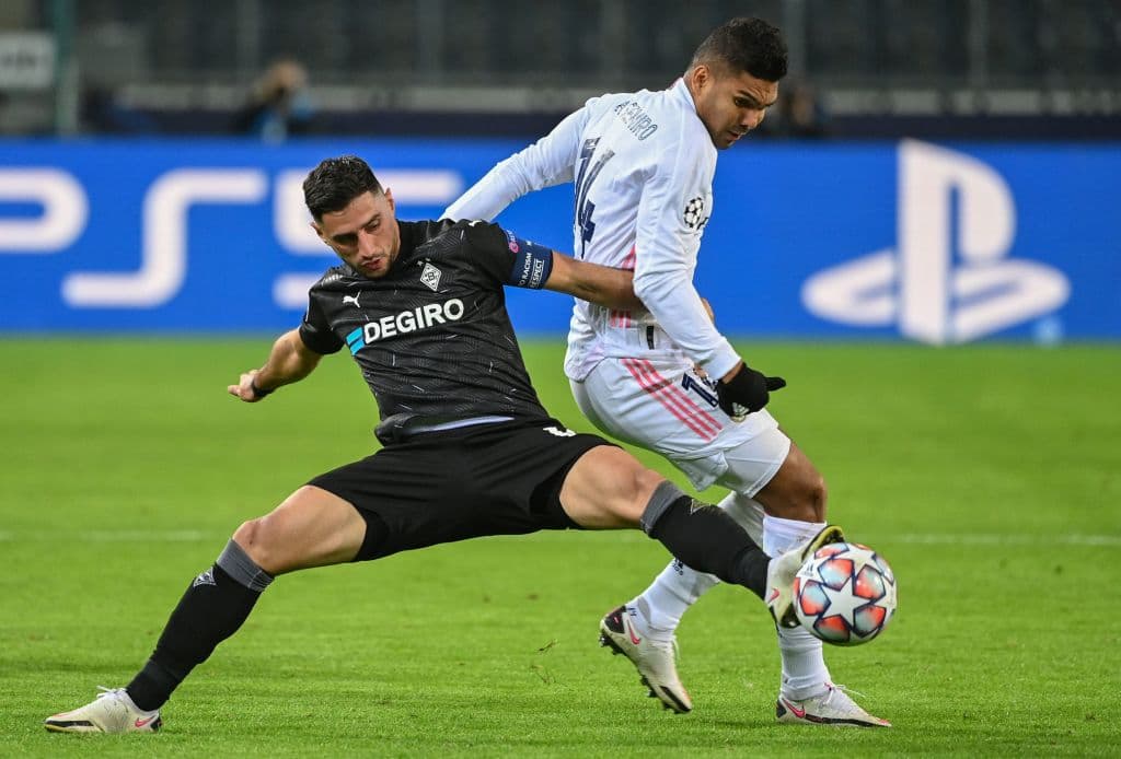 De último minuto el Real Madrid empata ante el Borussia Mgladbach 2-2. Partido sufrido para los merengues, pues durante la primera mitad hubo doblete de Marcus Thuram y fue hasta la segunda mitad y en los últimos minutos cuando Karim Benzemá anota al 87 y Casemiro al 93.