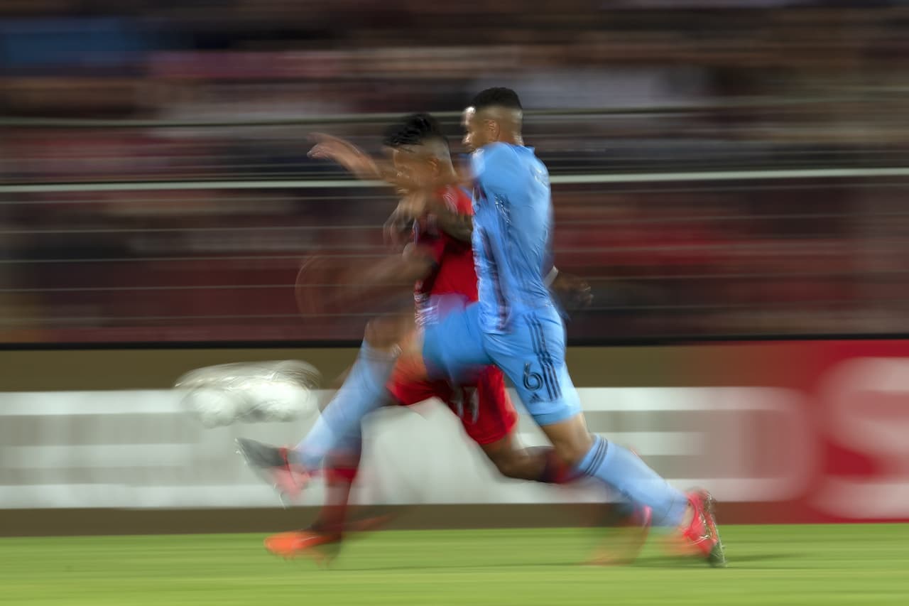 Mediante la velocidad también intentaron sacar ventaja ambos clubes.