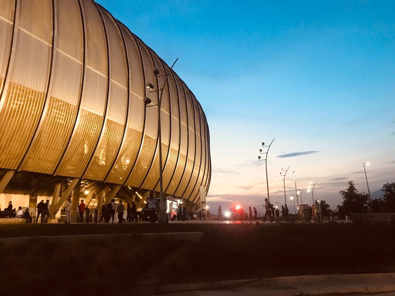 Gran ambiente previo al juego de la Liguilla MX, entre Rayados y Santos.