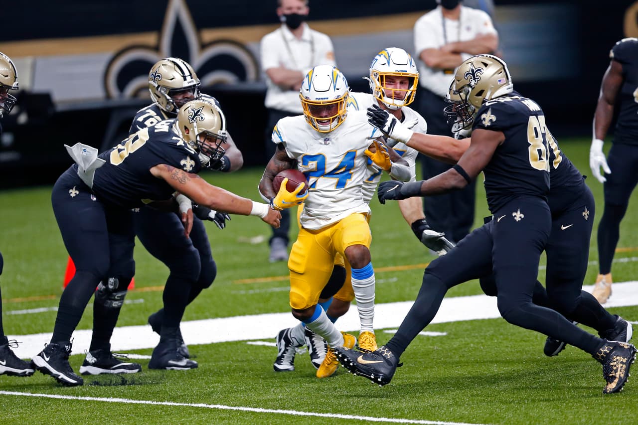 Drew Brees comanda un impresionante regreso en casa frente a los Chargers y vencen en los tiempos extras 27-30.