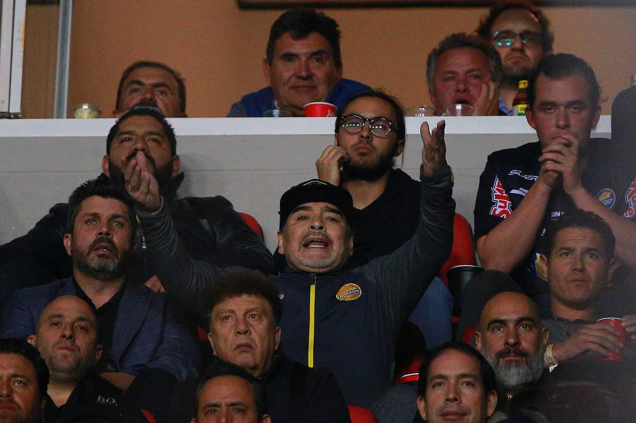 Diego Maradona sufrió desde la tribuna la derrota de Dorados en la final de Ascenso MX contra San Luis, luego de una temporada en la que faltó muy poco para su meta.
