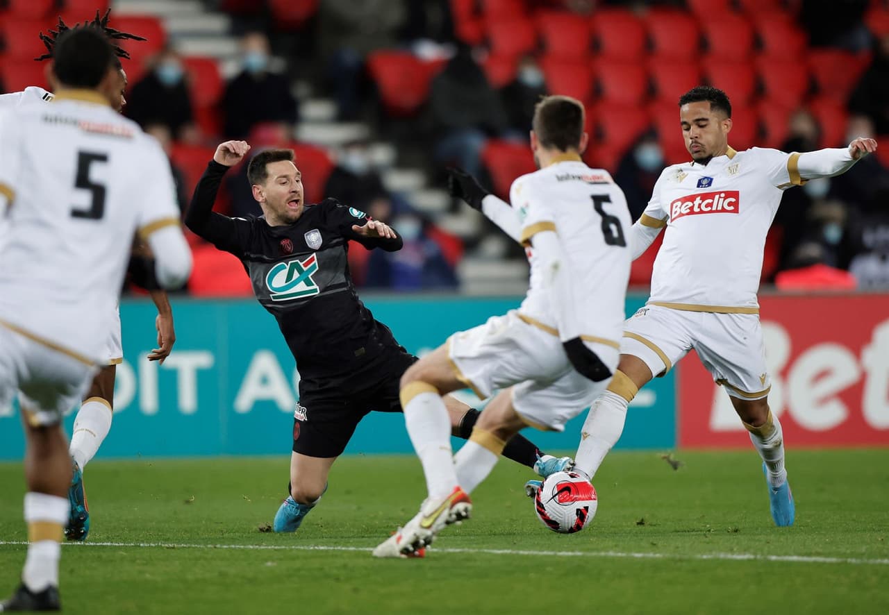 Paris Saint-Germain quedó fuera tras caer ante Niza en tanda de penales, aún con Messi y Kylian Mbappé en cancha. Tras terminar 0-0 en tiempo regular, el partido se decidió desde los once pasos y los visitantes pasan a Cuartos de Final.
