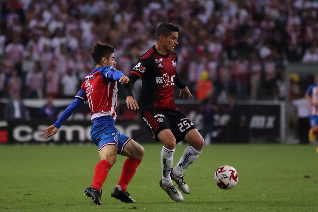 El Rebaño Sagrado tenía el balón y los Zorros replegaban.