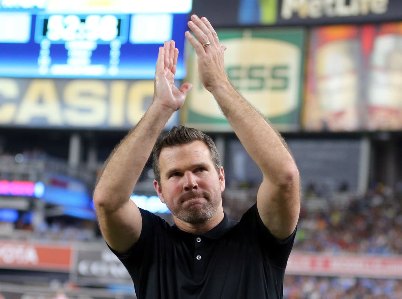 El mejor técnico de la semana fue Greg Vanney, líder del proyecto de Toronto FC. En su virtual banco de suplentes estarían Tim Howard (Colorado Rapids), Kelvin Leerdam (Seattle Sounders), Matt Hedges (FC Dallas), Alexander Ring (New York City FC), Ignacio Piatti (Montréal Impact), Justin Meram (Columbus Crew) y Vicente Sánchez (Houston Dynamo). (USA Today Images)