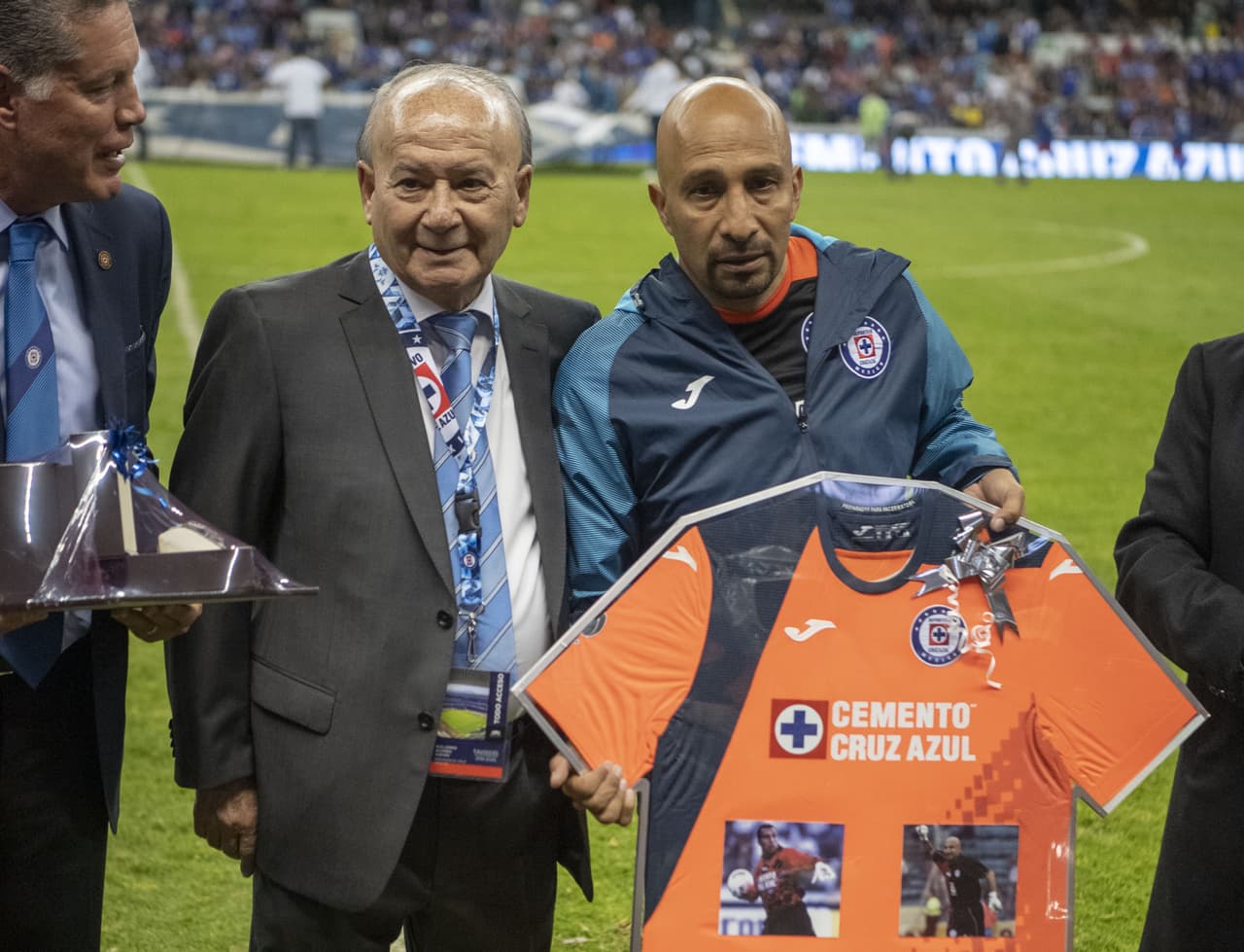 Así fue la última vez del 'Conejo' Pérez en el Azteca. Emotivo homenaje.