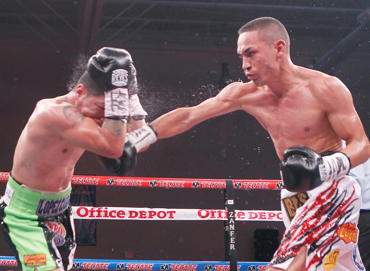 El quinto asalto fue un gran round donde ambos se enfrascaron en un intercambio de golpes impresionante y que el obligó que el público se levantara de sus asientos.