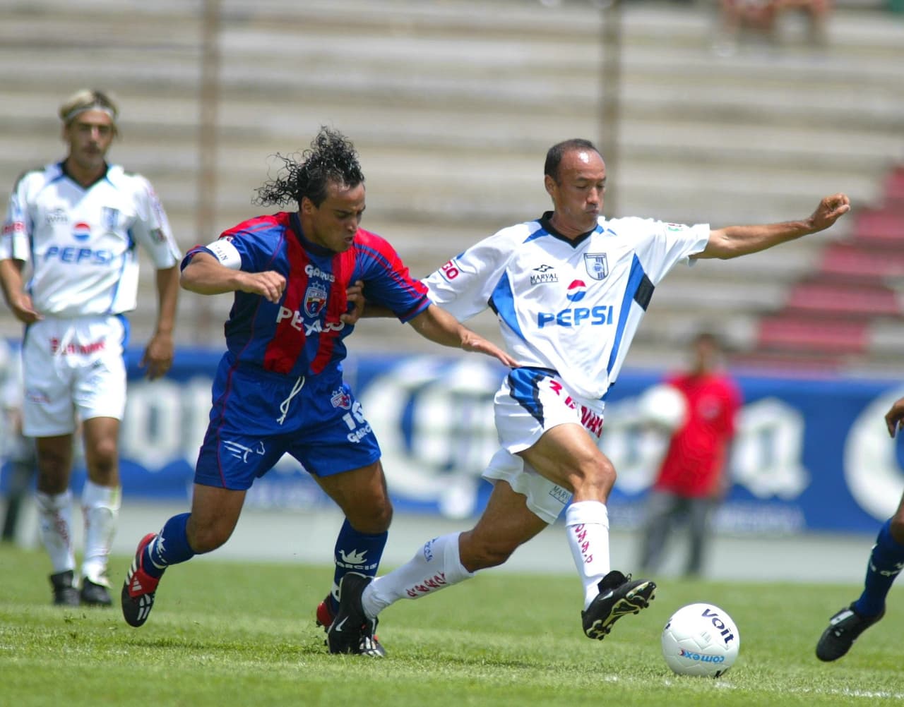 El Atlante sufrió una grave y prolongada escasez de público que forzó a la directiva azulgrana a mudar al equipo de casa varias veces.