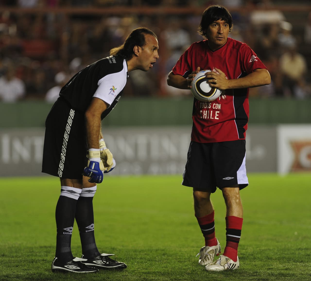 El arquero Carlos Fernando Navarro Montoya se retiró a sus 43 años tras un dilatado paso por el fútbol argentino. Nacido en Colombia, se nacionalizó argentino teniendo su paso más importante por Boca Juniors.