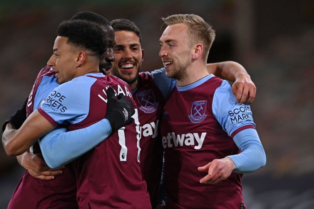 West Ham se impone al Wolverhampton 3-2 cerrando así la fecha 30 de la Premier League. Los Wolves estuvieron cerca de igualar el marcador, pero los goles de Leander Dendonker y Fabio Silva no fueron suficientes ante las anotaciones de Jesse Lingard, Pablo Fornals y Jarrod Bowen. El mexicano Raúl Jiménez aún sigue en recuperación.
