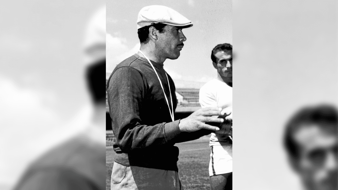 Su carrera como entrenador comenzó en 1950 tras su debut con Zacatepec