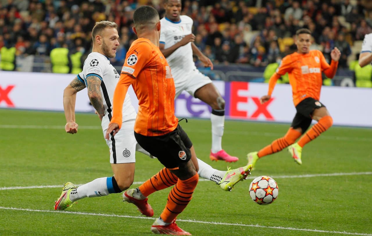 Inter de Milán y Shakhtar Donetsk no se hacen daño durante la Fase de Grupos en la UEFA Champions League. La escuadra ucraniania tuvo más peso durante el encuentro, sin embargo la visita tuvo más oportunidades en los últimos minutos del encuentro y ambos suman un punto.