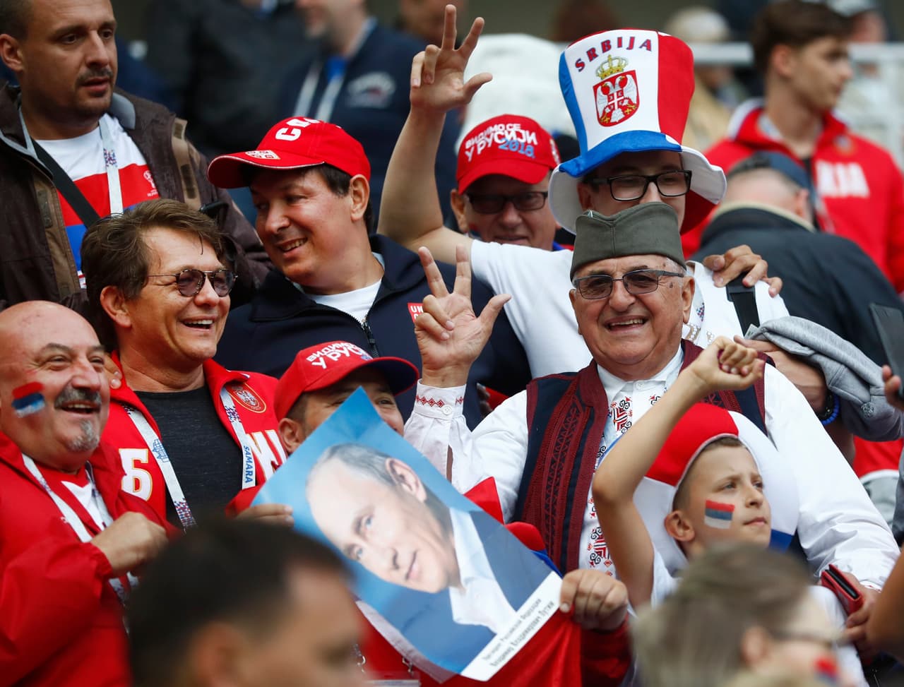 La fiesta de los fanáticos de Suiza y Serbia mostró la emoción que ambos países sienten en su segundo partido por el grupo E en el Mundial de Rusia 2018.