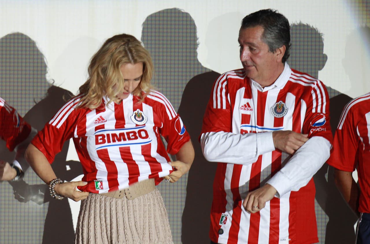 El más reciente es sin duda el 'drama legal' que vive con su ex esposa Angélica Fuentes quien a toda cosa ha tratado de retomar el poder que algún día tuvo en el Rebaño.