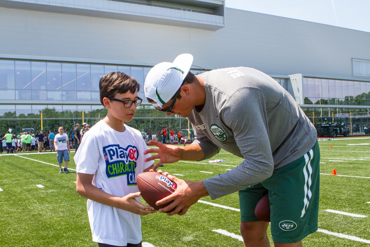Los novatos de los New York Jets compartieron y enseñaron a jóvenes y niños la importancia de una buena actitud.