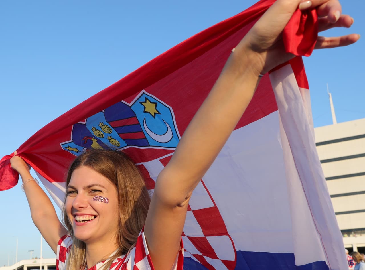 Kaliningrad (Russian Federation), 16/06/2018.- Supporter of Croatia cheers prior to the FIFA World Cup 2018 group D preliminary round soccer match between Croatia and Nigeria in Kaliningrad, Russia, 16 June 2018. (RESTRICTIONS APPLY: Editorial Use Only, not used in association with any commercial entity - Images must not be used in any form of alert service or push service of any kind including via mobile alert services, downloads to mobile devices or MMS messaging - Images must appear as still images and must not emulate match action video footage - No alteration is made to, and no text or image is superimposed over, any published image which: (a) intentionally obscures or removes a sponsor identification image; or (b) adds or overlays the commercial identification of any third party which is not officially associated with the FIFA World Cup) (Croacia, Mundial de Fútbol, Kaliningrado, Rusia) EFE/EPA/ARMANDO BABANI EDITORIAL USE ONLY