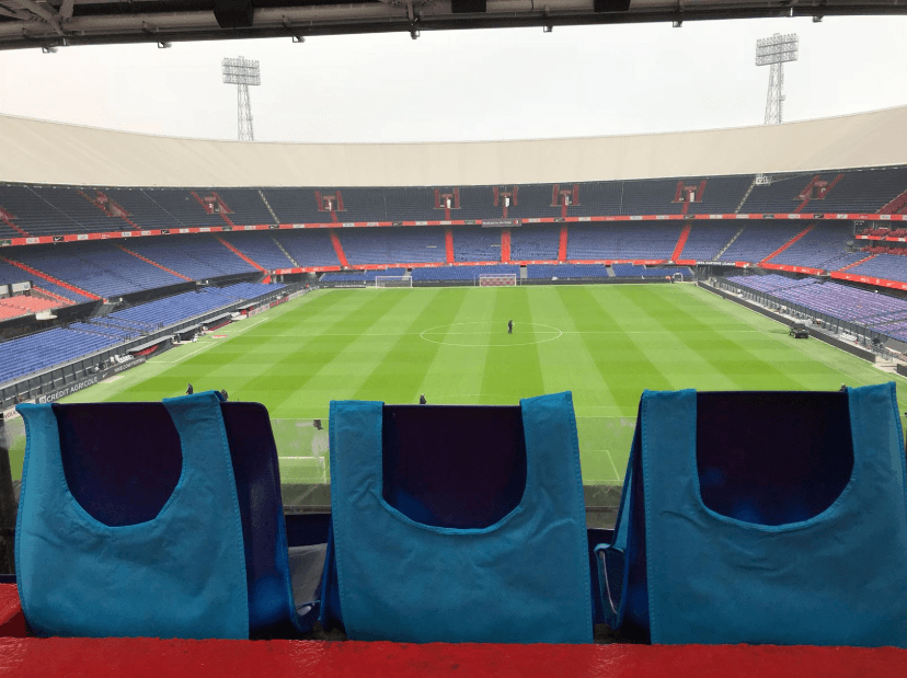Por tal motivo, la Federación Francesa dispuso un mosaico con la bandera de su país en la bandaja más alta del estadio donde estarían ubicados sus fanáticos.