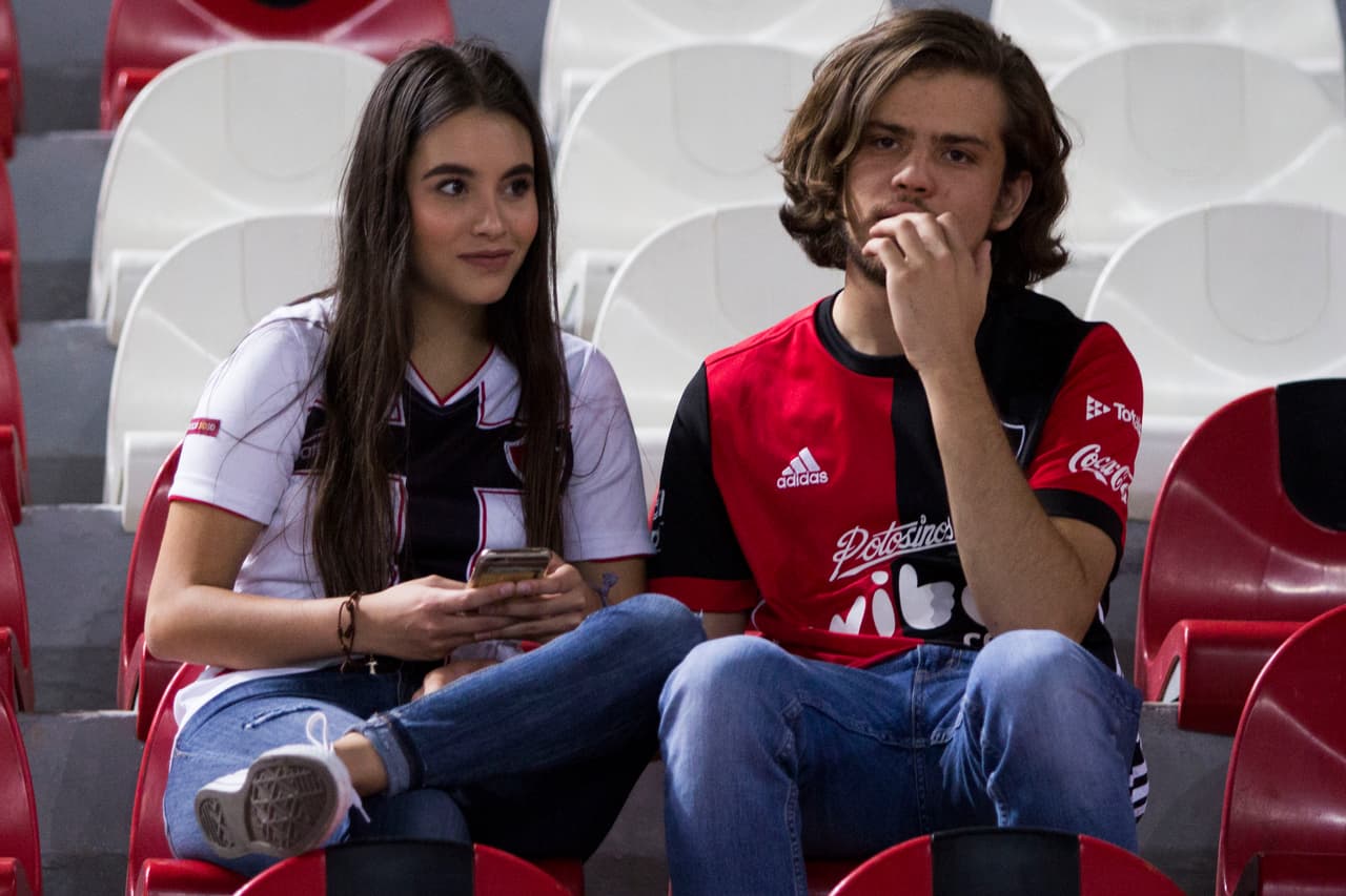 Los fanáticos de Atlas y Cruz Azul en la antesala del encuentro por la Jornada 10 del
<a href="https://www.univision.com/deportes/futbol/liga-mx/" target="_blank">Clausura 2019 de la Liga MX</a>.