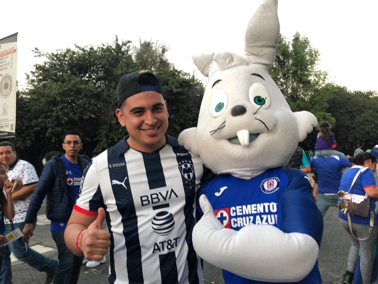 Afición extranjera, apoyo para futbolista de Cruz Azul y más, todos los ingredientes encienden el juego enter cementeros y norteños.