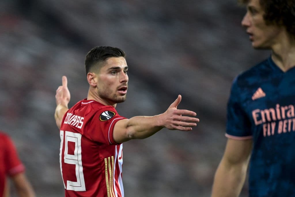 Odegaard abrió el marcador para adelantar a los de Arteta. A los 58’ llegó el empate desde los botines de Youssef El-Arabi tras aprovechar un tremendo error defensivo. Gabriel dos Santos Magalhães (79’) y Mohamed Elneny (85’) sentenciaron el resultado.