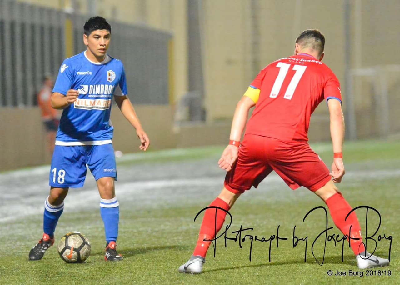 Misael Miranda juega como mediocampista del Mosta FC en Malta. Su historia está llena de casualidades, pues una vez mientras jugaba en su pueblo un amigo le miró y le dijo que podría ser profesional.