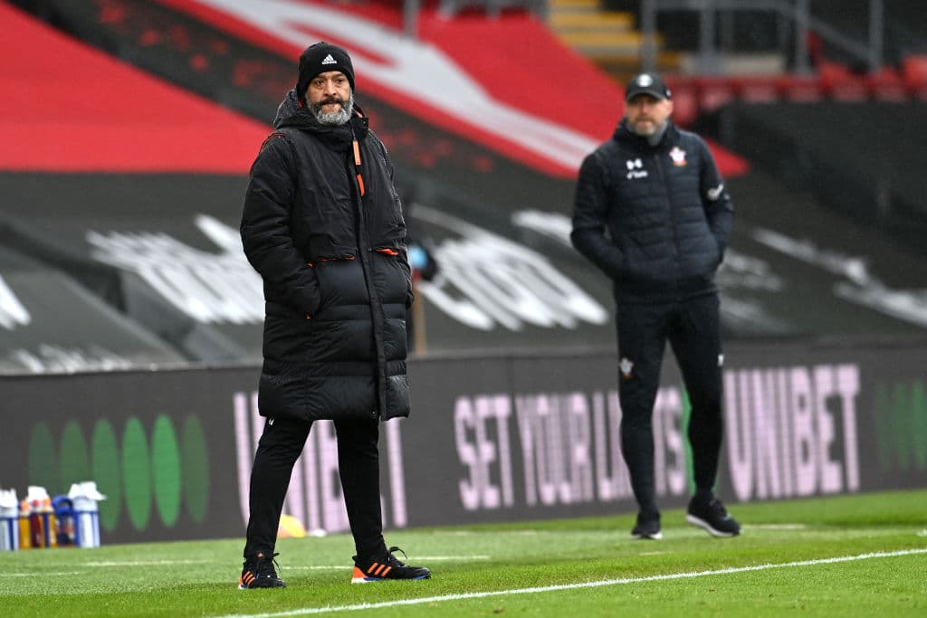 Wolverhampton se impone a Southampton 2-1 en la Premier League. Danny Ings se encargaba de poner arriba a su equipo, pero los Wolves remontaron y se llevaron el partido con goles de Rubén Neves de penal y, el segundo gol corrió a cargo de Pedro Neto al minuto 66 y ya escalan a la 12va posición de la tabla.