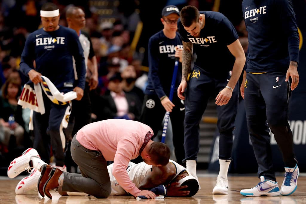 Los Portland Trail Blazers se impusieron 97-90 a los Denver Nuggets en Pepsi Center este miércoles y la serie de segunda ronda de Playoffs de la Conferencia del Oeste se iguala a un triunfo por bando. Estas son las mejores imágenes del Juego 2 de esta contienda.