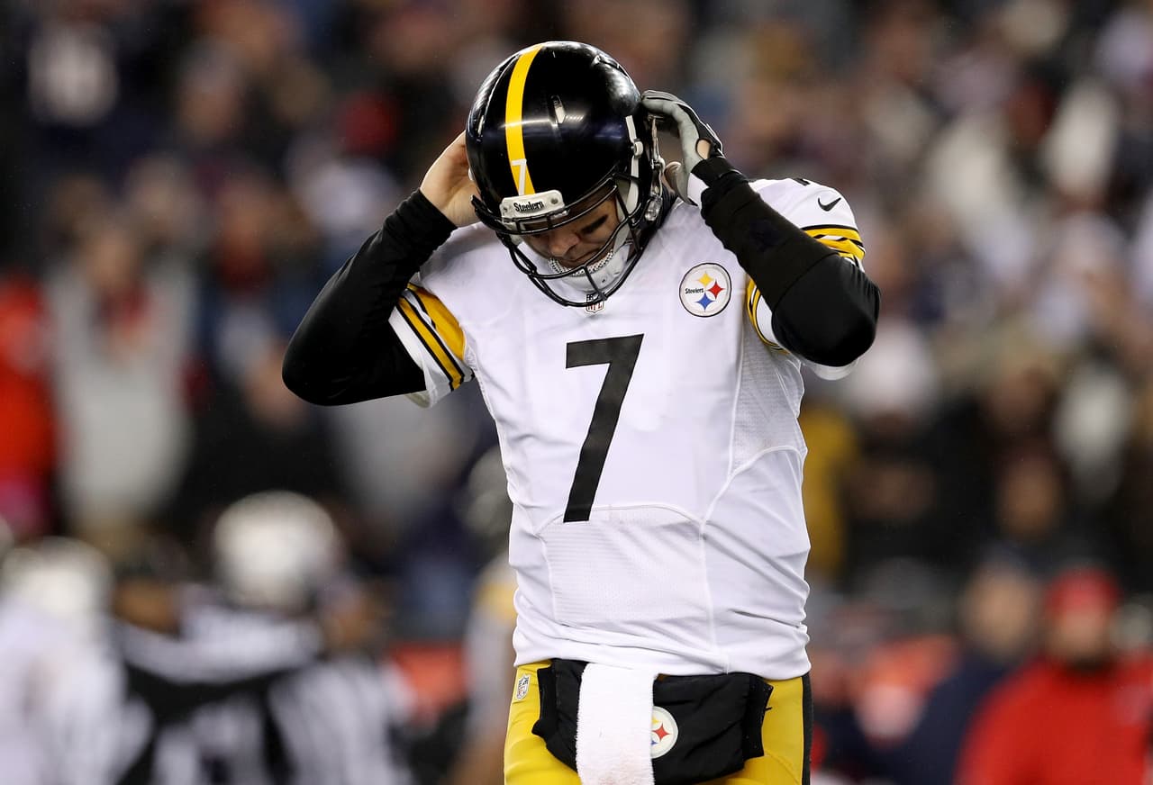FOXBORO, MA - JANUARY 22: Ben Roethlisberger #7 of the Pittsburgh Steelers reacts during the second half against the New England Patriots in the AFC Championship Game at Gillette Stadium on January 22, 2017 in Foxboro, Massachusetts. (Photo by Patrick Smith/Getty Images)