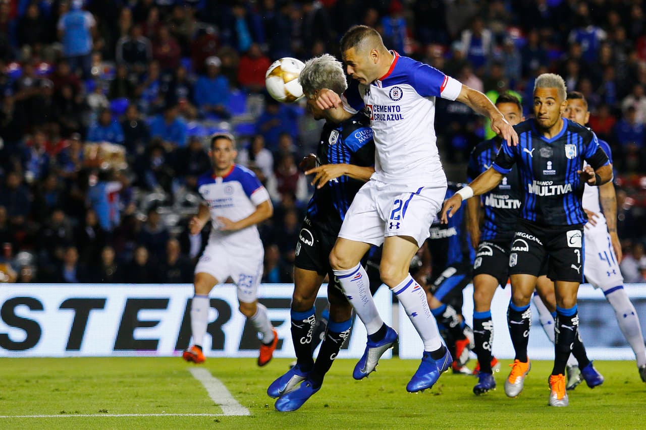 Y a los 16 minutos Pablo Aguilar se elevó para rematar en el área este balón por lo alto y lo mandó al fondo de la red batiendo a Tiago Volpi.