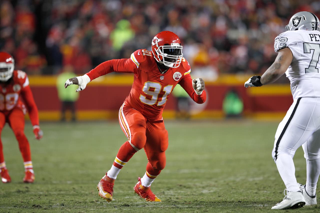 Kansas City Chiefs linebacker Tamba Hali (91) runs in pass coverage during a week 14 NFL football game against the Oakland Raiders, Thursday, Dec. 8, 2016, in Kansas City, Mo. The Chiefs won 21-13. (Scott Boehm via AP)