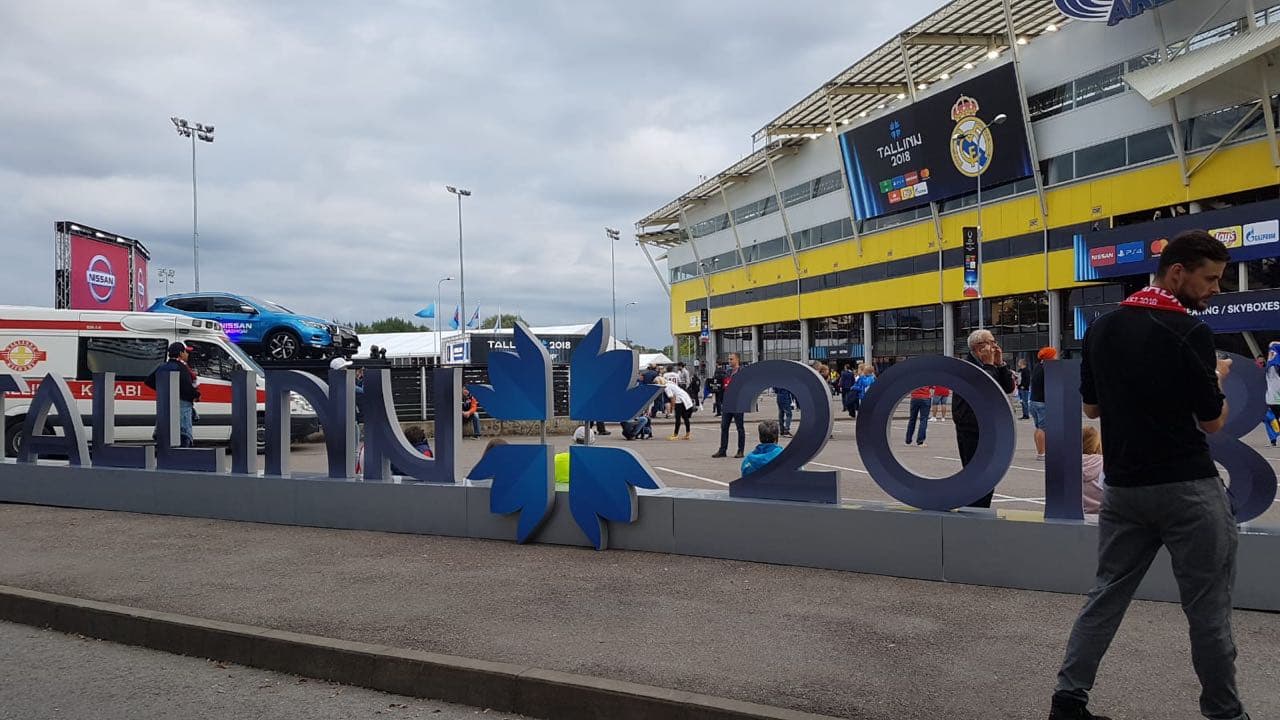 Tallin es una ciudad que apenas supera los 400,000 habitantes y a esas condiciones responde su estadio, el Lilleküla Stadium.