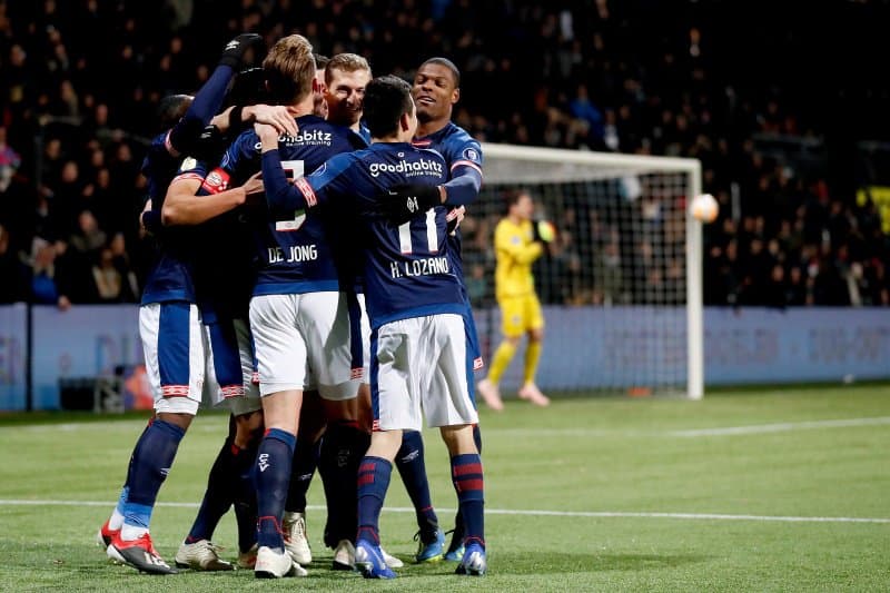 En el minuto 79' llegó el 3-0, marcado por Denzel Dumfries con asistencia del mexicano Hirving Lozano.