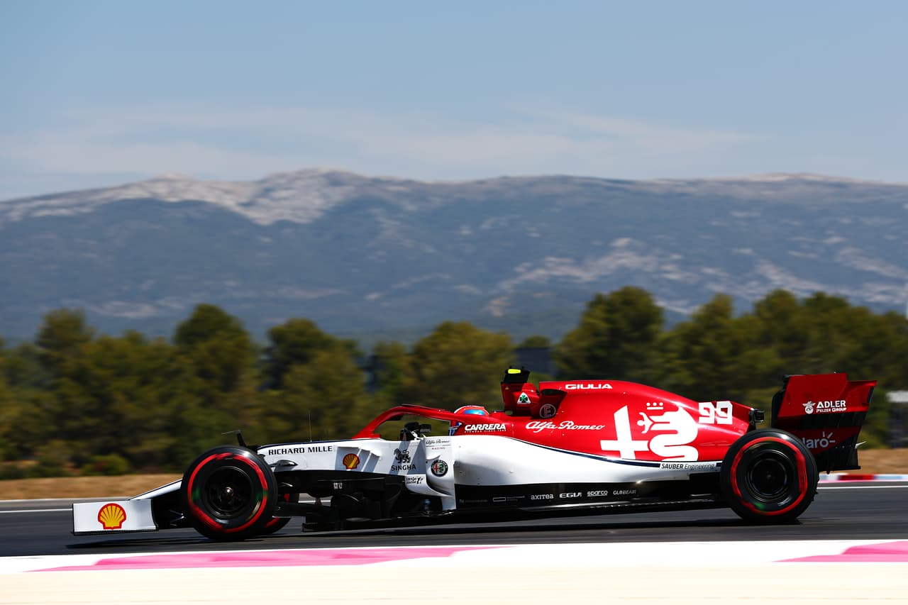 Este viernes la acción en el Gran Premio de Francia (Circuito Paul Ricard en Le Castellett) inició con las dos primeras sesiones de prácticas libres. Los autos de Mercedes volvieron a estar en lo más alto de la clasificación: Lewis Hamiton en la primera y Valtteri Bottas en la segunda. Por su parte, Sergio 'Checo' Pérez fue puesto 11 y 16, respectivamente.