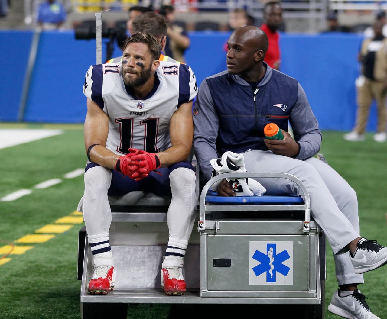 <b>JULIAN EDELMAN – WR, New England Patriots</b>
<br>Una de las lesiones más famosas ocurrió durante la pretemporada en Detroit pues Edelman se rompió el ligamento cruzado interior y por eso no podrá jugar en 2017. Un golpe muy grande para la ofensiva de los campeones Pats pues es el receptor más confiable para Tom Brady en las últimas cuatro campañas.