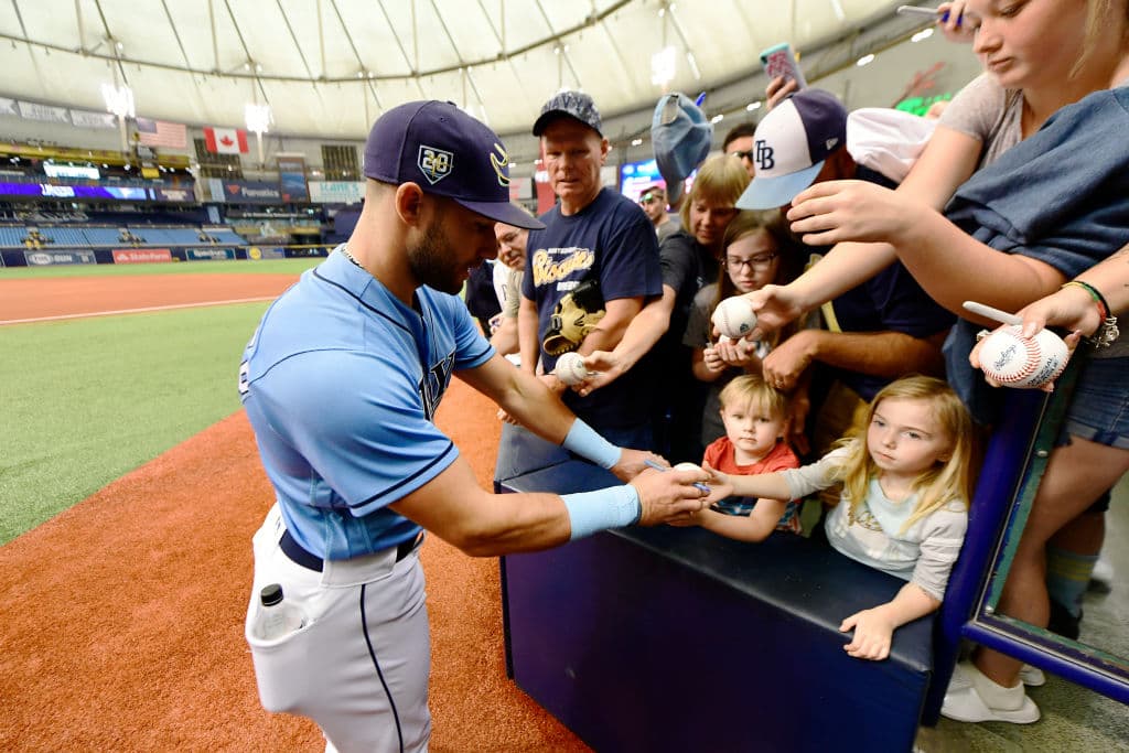 La organización de Tampa empezó a probar las luces azules luego de culminar el entrenamiento primaveral esta semana, pero la medida ha arrojado opiniones diversas sobre cuánto les ayudará esto a capturar los elevados.