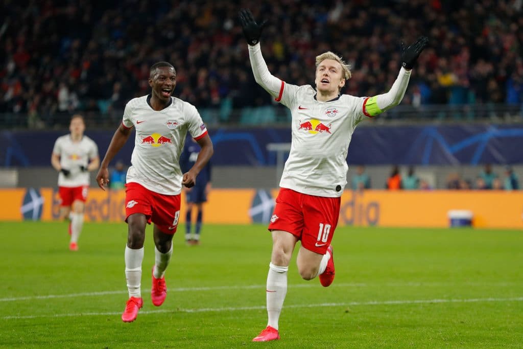 Emil Forsberg se encuentra el balón en área y confirma la goleada del Leipzig al Tottenham.
