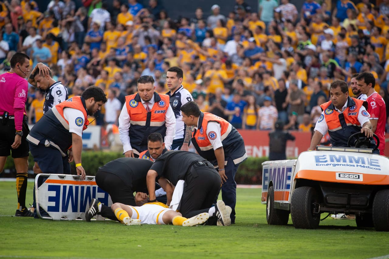 Aunque los paramédicos llegaron a atender la situación, Guido Pizarro siguió en el partido, pero fue reemplazado para el segundo tiempo.