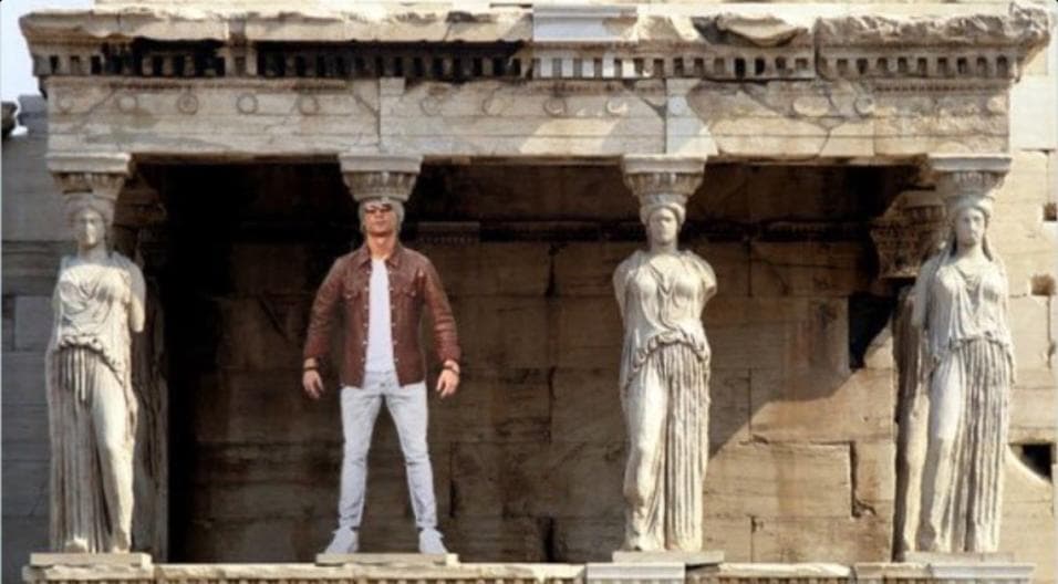 Ingeniosos memes se burlan de foto de CR7 junto a su 'Lambo'